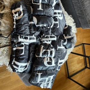 Bomberjacka  - Mycket fint skick Djur och rökfritt hem 