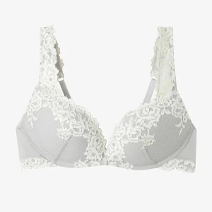 intimissimi bh 75b - Jätte fin grå intimissimi bh i storlek 75B, nästan oanvänd. Kontakta mig vid frågor, buda gärna 🥰