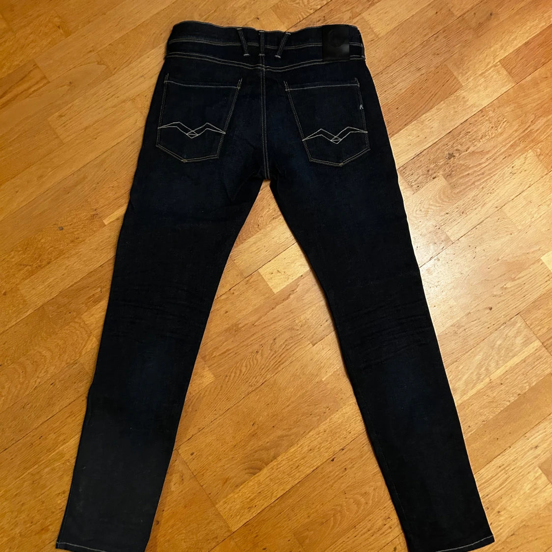 Mörkblå jeans från Replay - 91