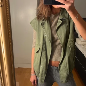 Grön väst - Jättesnygg grön jeansväst 