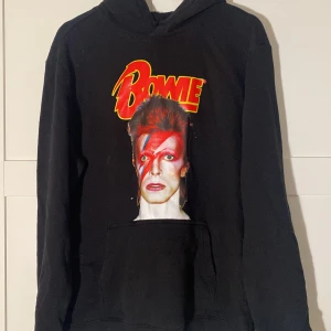 Hm Bowie tröja - David Bowie tröja köpt på HM, använd en gång❤️