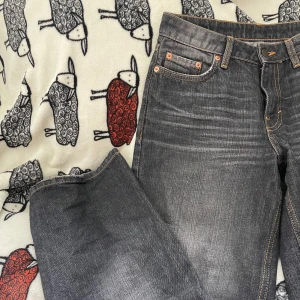 Weekday arrow low jeans - Säljer dessa arrow low jeans! Kom privat för bilder & mått  Lågmidjade <3
