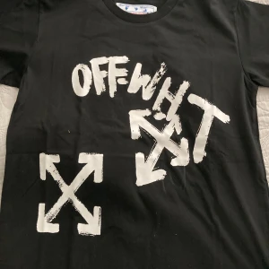 Off white T shirt - Storlek : M   Ej använd