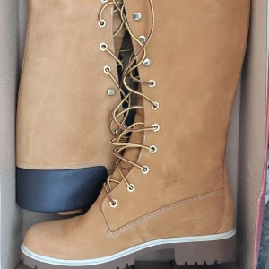 Timberland - Höga stövlar, knappt använda.