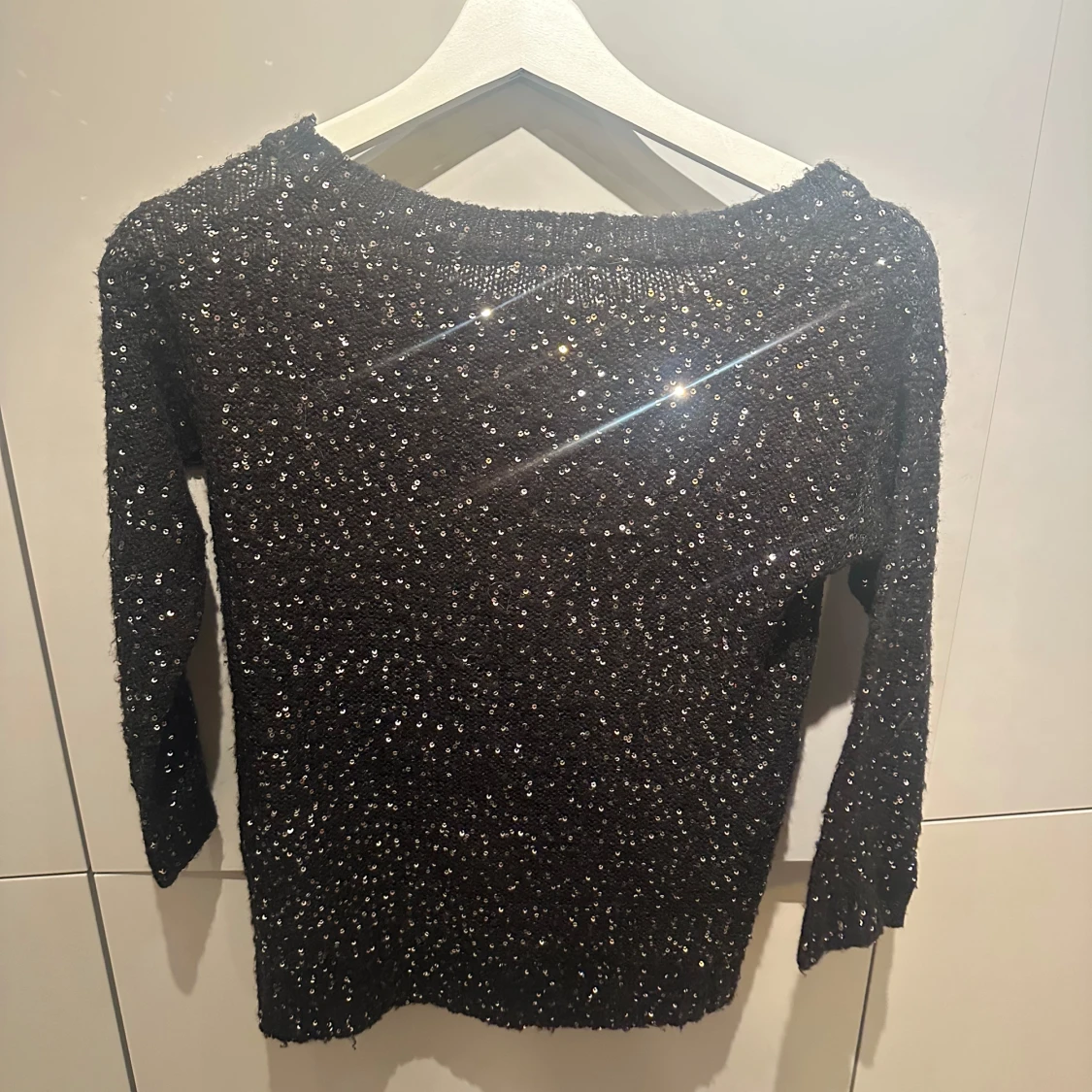 Glittrig trekvarts ärmad tröja - 90