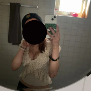 Jätte söt zara topp - Säljer denna då jah aldrig använder den längre jätte fin ser jätte fin ut inga fläckar eller något❤️