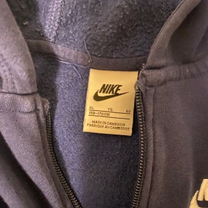 Nike kofta - Säljer min Nike kofta, för liten för mig. Stick 9/10 nypris 700kr 