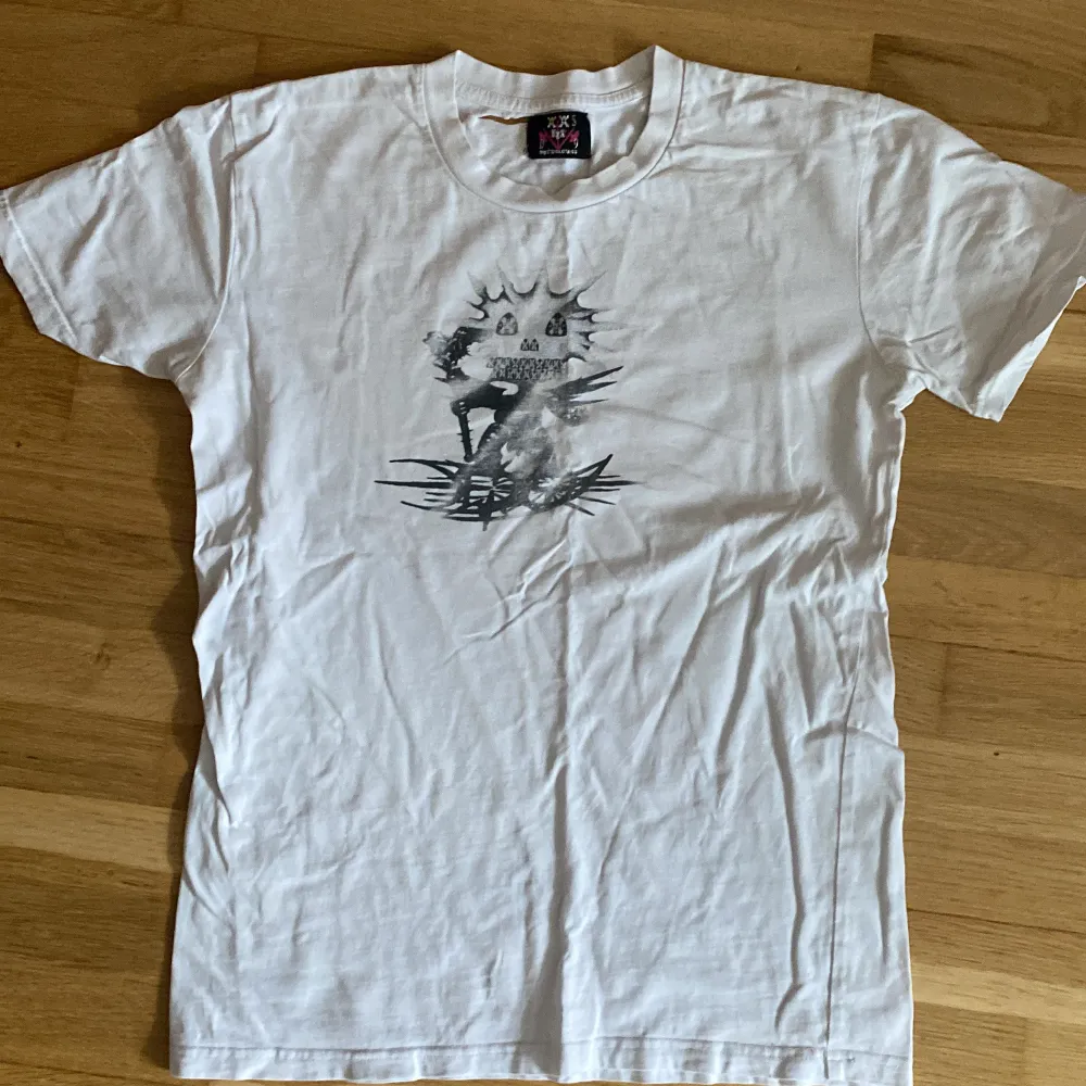 Sällsynt upper realm tour merch köpt från deras show i Berlin 2021. T-shirts.