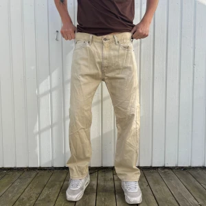 Levi’s jeans 505 - 36/30 - Länk till produkten på hemsidan: https://secondjeanssthlm.com/products/levis-jeans-505-36-30