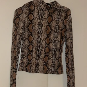 Tröja  - Fint skick, som ny. Bra i storleken 