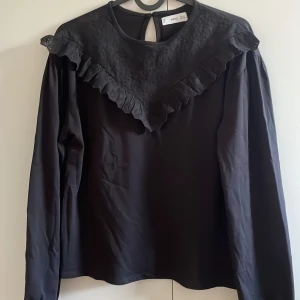 Mango blus  - Jätte gullig blus från mango💓storlek 164 men lite större i storleken.
