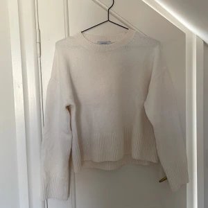 Vit stickad tröja - I superfint skick!🤍