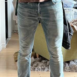 Ljus jeans med stretch från G-star raw Lagade men bra skick. 