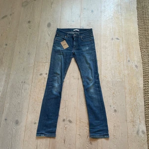 Acne jeans slim fit - Slim fit vintage acne jeans i stl 32 Gott skick