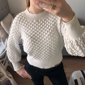 Snygg tröja - Snygg unik tröja perfekt till hösten och vintern😍 Passar mig som bär S