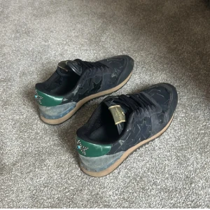 Rockrunners  - Tja säljer nu mina as snygga Rockrunners. Storlek 41 men passar även 42. Skick 8/10, köp för endast 1399. Hör av dig vid frågor eller funderingar!