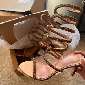 mango klackar  - skit snygga aldrig kommit till användning, köpa för 799