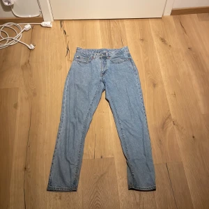 Vailent jeans  - Ett par fina vailent jeans som är super fina nu till vintern!! 10/10 Skick! Köpte för 799 säljer för 299