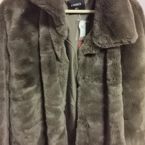 helt ny brun jacka - helt ny har slldrig använt den för att den var för stor