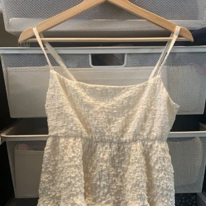 Volang linne - Jätte fint linne ifrån ginatricot! Denna är aldrig använd men har inte prislappen kvar❤️köpte den för 300kr