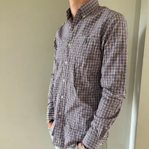 Ralph Lauren Skjorta  - Tjena! Säljer nu min snygga skjorta ifrån Ralph Lauren. Skicket på skjortan är 9,5/10, som ny! Skjortan är i storlek S. Vid fler frågor om passform/bilder är det bara och höra av sig! 