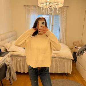 Tjock tröja - Säljer denna super fina tröja som knappt är använd och har inga defekter.