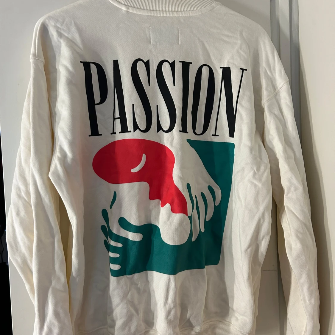 Vit sweatshirt med tryck 'PASSION' - 90
