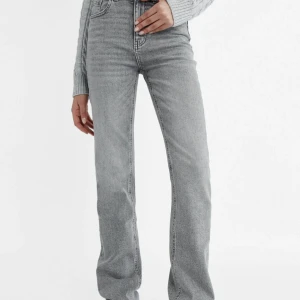 Gråa jeans - Lånad bild. Egna bilder kan fixas om så önskas.  Fint skick, använd ett fåtal ggr💕