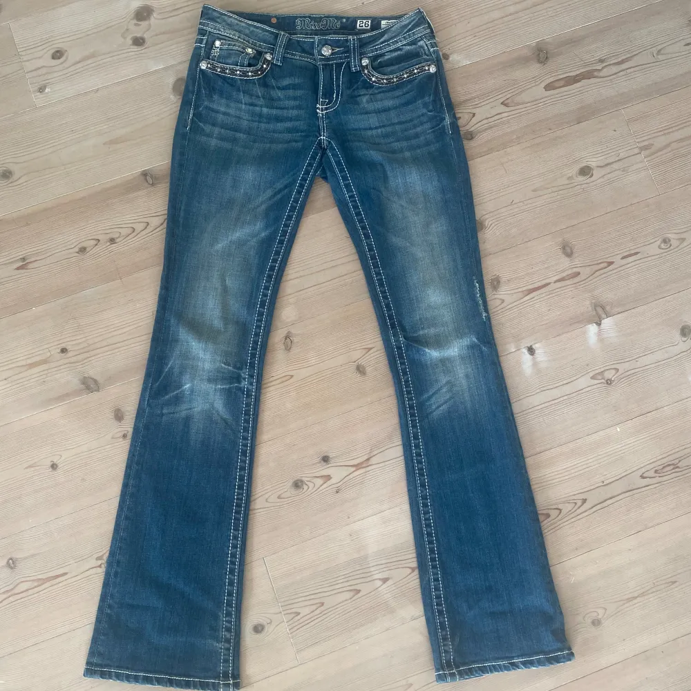 Miss me jeans i storlek 26! Väldigt bra skick och har inga defekter! Pris kan diskuteras. Skriv för frågor eller bilder🤍. Jeans & Byxor.