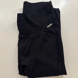 Aimn tights - Ribbade tights från Aimn