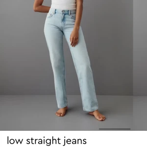 Low straight Jeans - Ifrån gina tricot, i storlek (38) säljer dem för 400kr Längden va bra då jag är 165cm lång. 