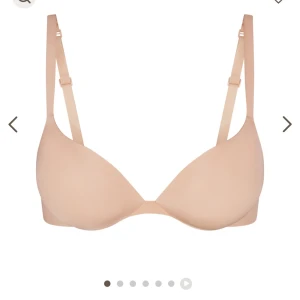 Bh från Skims - Jättefin bh från Skims, storlek 30 D. Helt oanvänd, inte ens provad. Pris kan diskuteras.