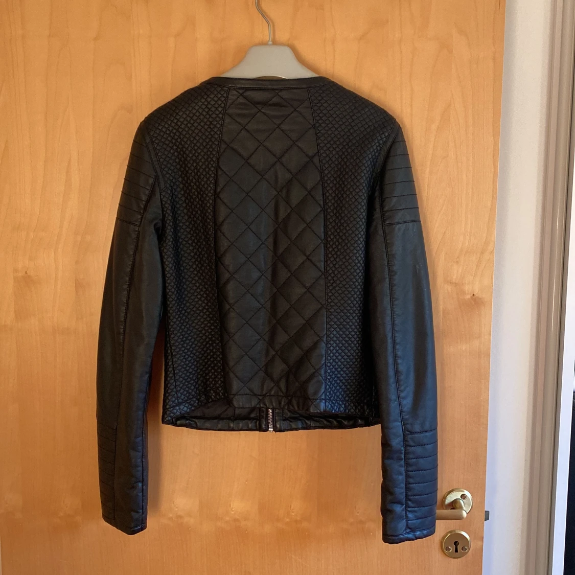 Svart skinnjacka (skinnimitation) - 90