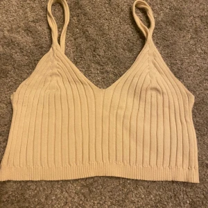 Linne - Linne från H&M är i storlek medium men står inte jag har använt den några gånger men i bra skick 