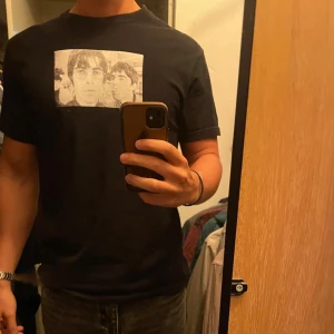 Oasis merch - Oasis merch i storlek m, använd ca 3 gånger så skicket är bra. Är tts