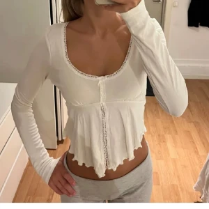 Blus Gina trocot - Så fin ny blus ifrån Gina tricot Storlek xs