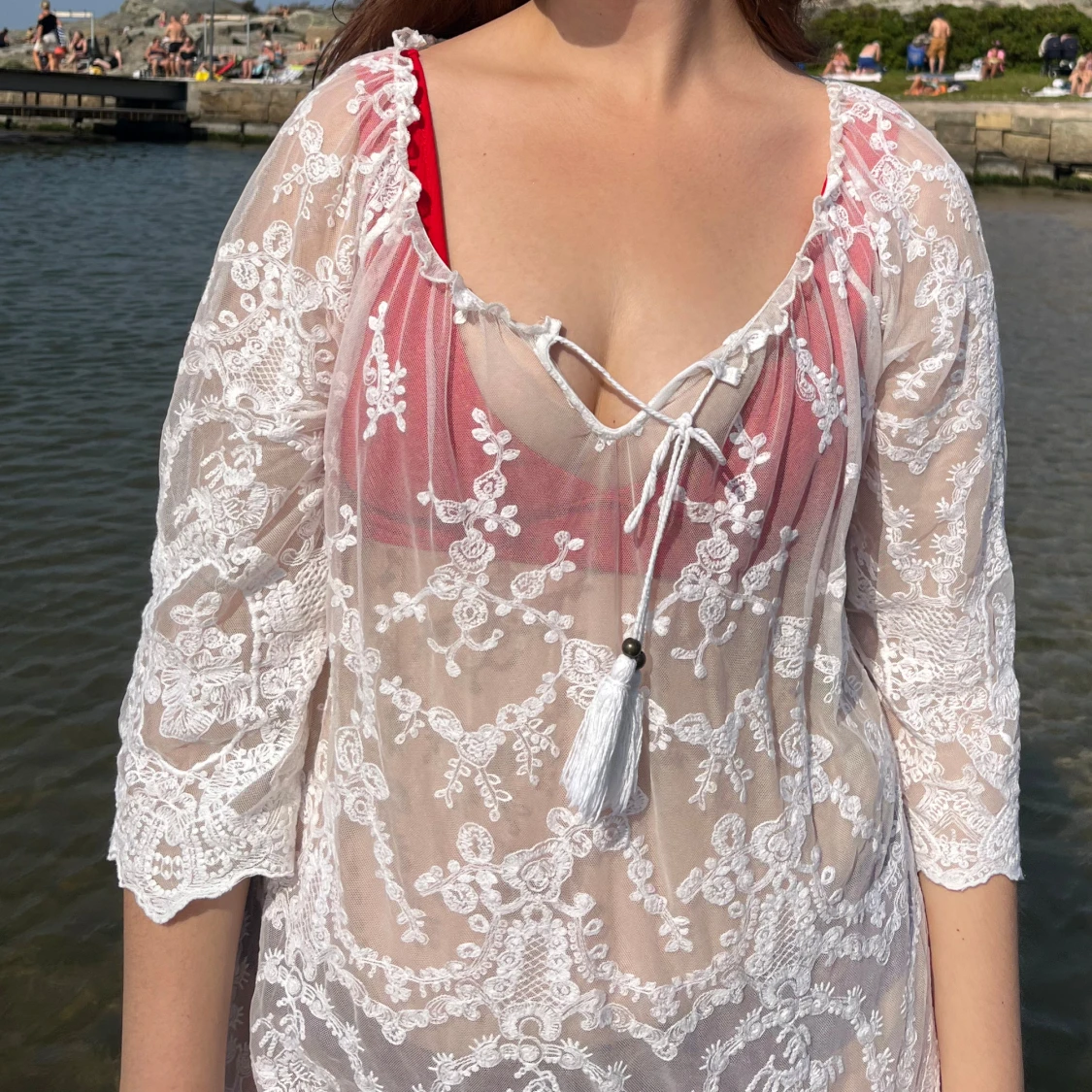 Vit spetsblus med knytband - 91