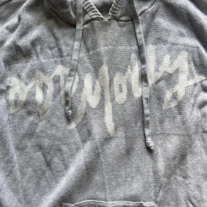 Stickad Odd Molly hoddie  - Snygg stickad Odd Molly hoddie som sitter fint på. Inga defekter och går att styla med allt! 