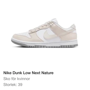 Nike Dunk Low  - Säljer mina Nike då de inte kommer till användning i storlek 39, har använt några gånger. Köptes på Nikes sida för 1399kr, mitt nya pris är 550kr (pris går att diskutera). 