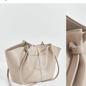 Long Strap Pu Bag - Säljer denna fina väska från Gina då den nästan aldrig kommit till användning💗