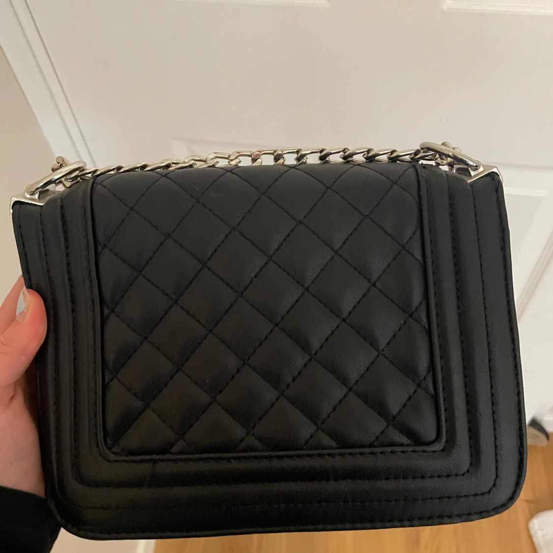 Svart axelremsväska - 91