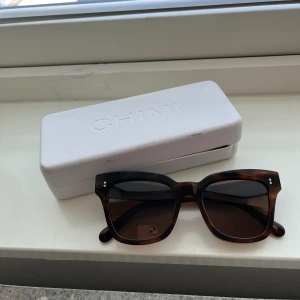 Chimi Eyewear - Solglasögon från Chimi Eyewear i modellen 07 i färgen Tortoise Gott skick, fodralet som har fått sig någon smäll bara