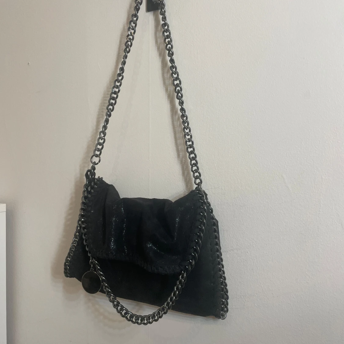 Svart väska med kedja - 90