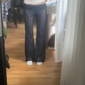 Spetsbyxor från noomi uf - Superfina spetsbyxor från Noomi UF, går inte att köpa längre. I storlek s och en mörkblå färg. 