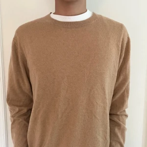 Uniqlo kashmir beige  - 100% kashmir stickad tröja från uniqlo Inga täcken på användning  10/10 skick