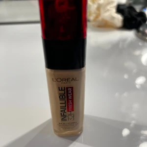 L’oreal infaillible Foundation - Färg: 100 Linen Inte helt new, men finns mke kvar!