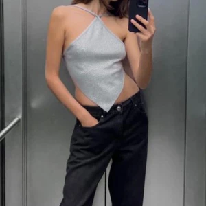 Grått glitterigt linne - En jätte gullig stickad grå glittrig linne från Zara Använt endast en gång.  Pris kan diskuteras 