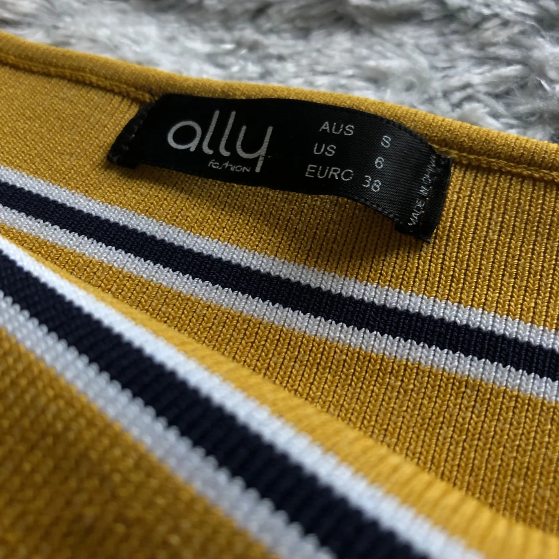 Gul klänning med ränder✨ - 92