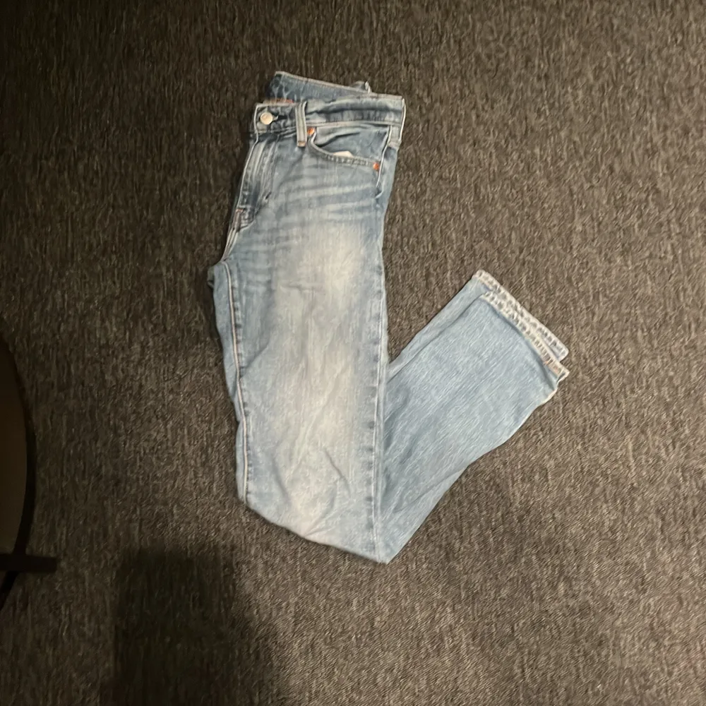 Tja, säljer dessa riktigt snygga Levis 511 jeans eftersom dem inte används längre, skick 9,5/10 inga skavanker eller konstigheter, hör gärna av er 👏🏽. Jeans & Byxor.