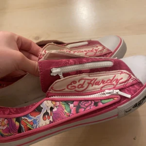 Ed Hardy skor - Söta ed Hardy skor i storlek 39💖 i princip helt oanvända